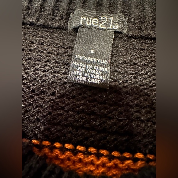 Sweater - Picture 3 of 3